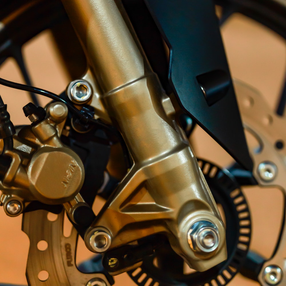 Sistema de suspensión y ruedas de vehículos